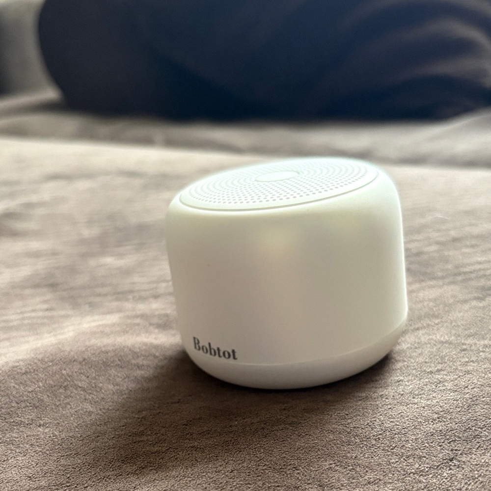 Bobtot Compact White Speaker